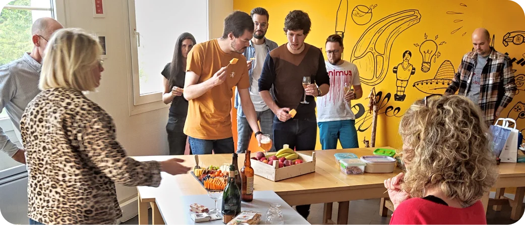 Equipe Ikomobi reuni pour un goûter en commun